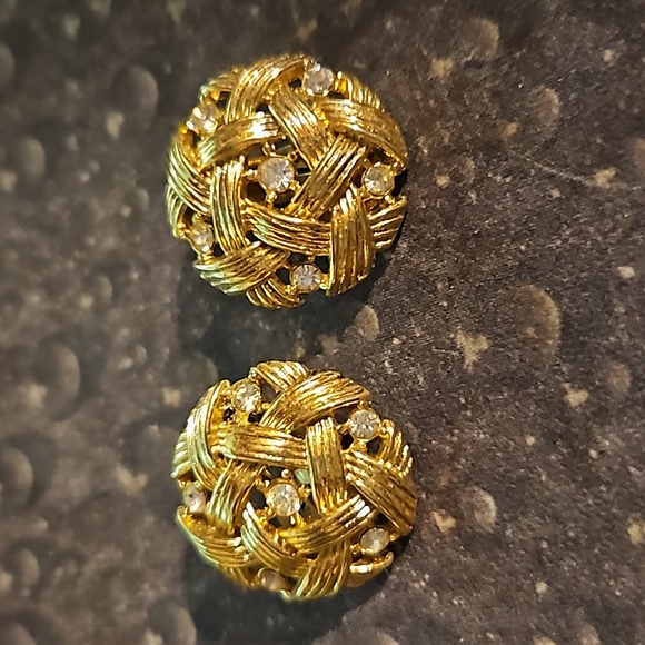 Vintage Crown Trifari Basket Weave Earrings Rhinestone Accents Clip-On Gold OS - Picture 3 of 3